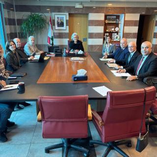 وزيرة التربية تسلمت من رئيسة المركز التربوي، مسودة مشروع مرسوم المناهج التربوية…